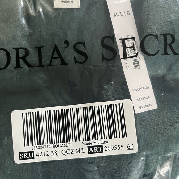 Luxurious Green Women's Plush Robe New with Tag - Picture 4 of 6